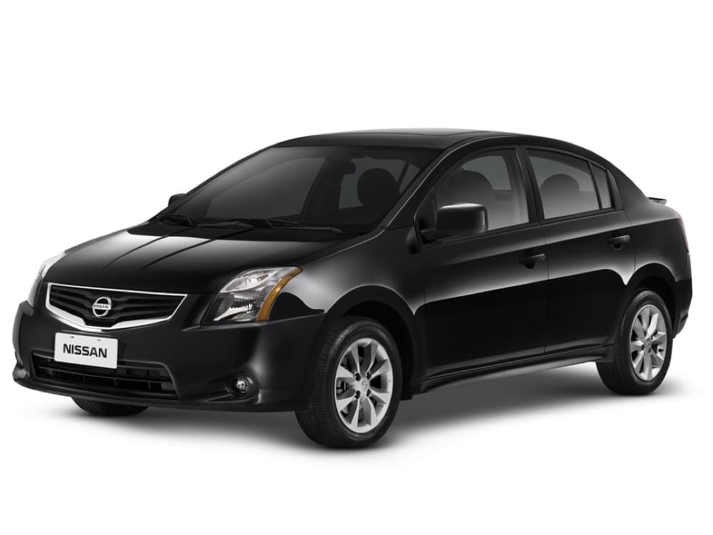 Nissan Sentra preto, sedã executivo da frota Astaz